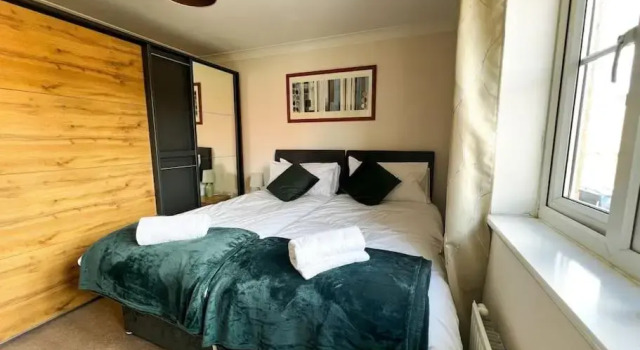 Lovely 4 Bedroom Apartment With Free Internet, study and Parking, Забронировать Апартаменты/квартира Отели Ипсвича с парковкой, рядом с Арка и дом Джин Инджелоу, Парковка