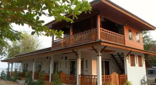 Nakorn Cafe Guest House, Rezerwuj Pensjonat Champasak Laos