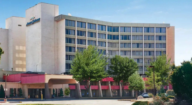 Ramada Kansas City Hotel And C, Prenota Hotel Kansas City 