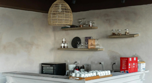 Кровать в общем номере Mountain Traveler Inn