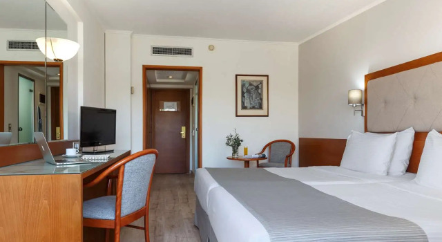 Двухместный номер с видом на бассейн Best Western Plus Hotel Plaza