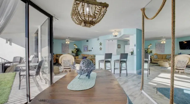 Номер Standard с 2 комнатами с балконом и с красивым видом из окна AquaVista Beach Resort by Panhandle Getaways