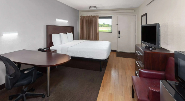 Travelodge by Wyndham Peoria, Забронировать Отель Отели Иллинойс 3 звезды, 3*