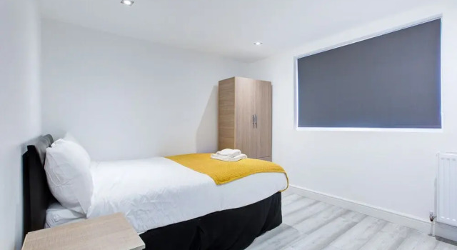 6 - 7 Beds-sleeps 12-elizabeth Line-free Parking