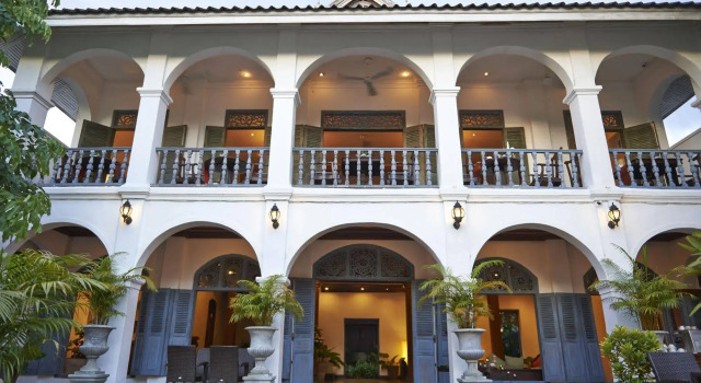 Villa Santi Hotel, Забронировать Отель СПА-отели Луангпхабанг, рядом с Haw Pha Bang, SPA-услуги