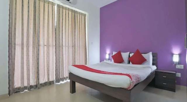 OYO 3305 Royale Assagao, Rezerwuj Hotel Hotele w North Goa z parkingiem, Parking