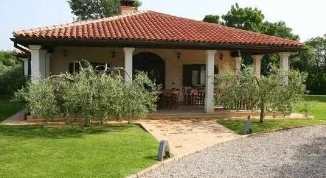 Rooms Alla Beccaccia, Rezerwuj Hotel Hotele w Valbandon z basenem, Basen