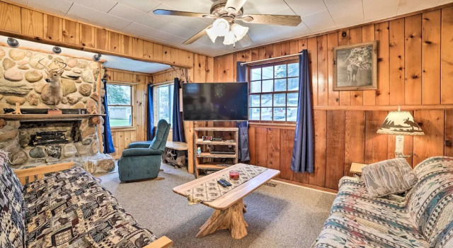 Коттедж Cozy & Rustic Cottage With Houghton Lake Access!