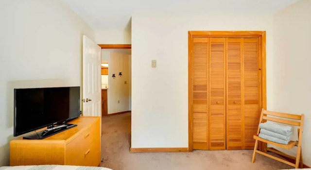 Апартаменты Riverfront Lincoln Condo w/ Patio + Pool Access!
