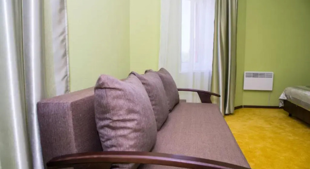 12 Months Mini Hotel, Buchen Sie Gasthaus Motels in Odessa region, Motel
