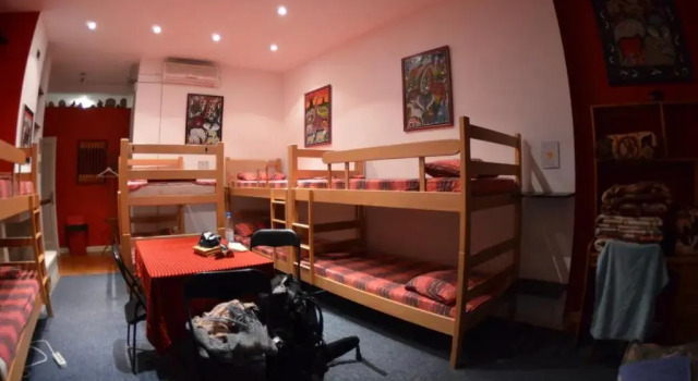 Кровать в общем номере Sun Hostel