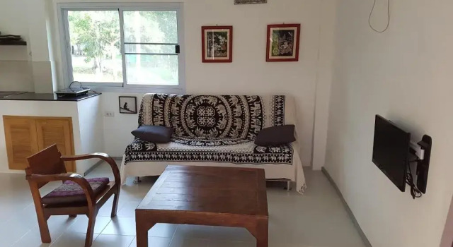 Коттедж Niniari House