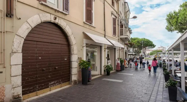 Апартаменты APT24 - Superb Atticus in historic centre of Desenzano