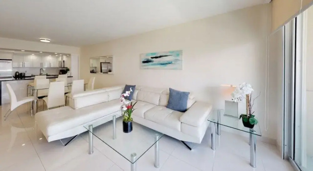 Premium 1 Bedroom +den Ocean View Or925