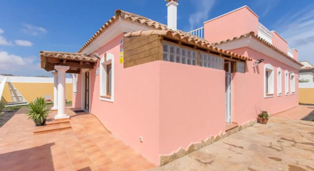 Villa Bella Lucia 3. Piscina Climatizada, WiFi, BBQ, Забронировать Вилла Отели Канарских островов с бассейном, Бассейн