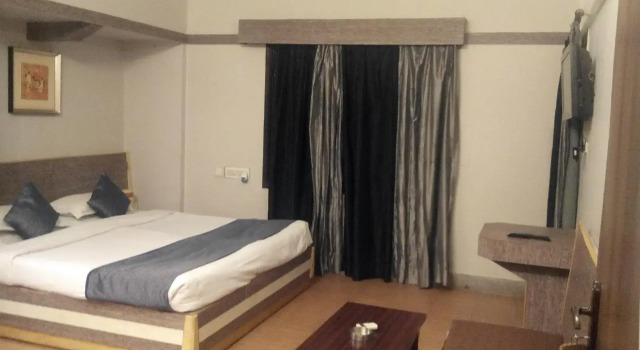 Oriental Palace Resort, Забронировать Курортный отель Отели штата Раджастхана с парковкой, Парковка
