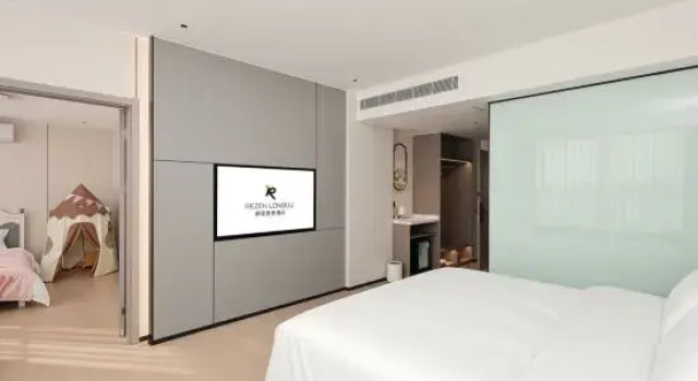 Семейный люкс Luxury REZEN LONGUU Hotel (Foshan Sanshan Newcity North Subway Station Store)