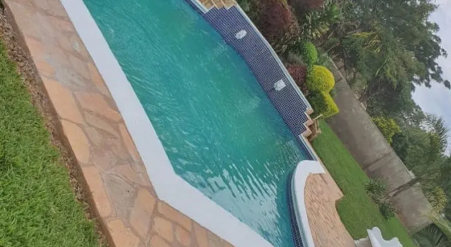 Immaculate 3 Bedroomed Guesthouse in Ilanda - 2041, Забронировать Отель Булавайо Зимбабве