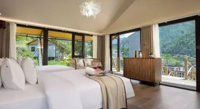 Тент с красивым видом из окна Mountain Twilight & Snow Reflection - Private Hot Spring Villa (Kangding Yulin Flagship Store)