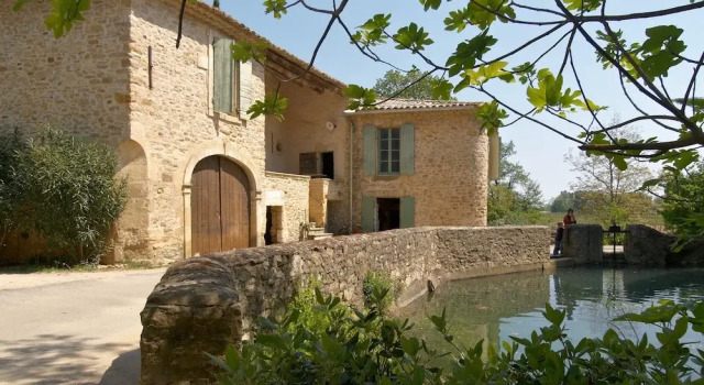 House With 4 Bedrooms in Laudun-l'ardoise, With Wonderful City View, Furnished Garden and Wifi, Book Hotel Hoteller i Laudun med parkering, Parkering