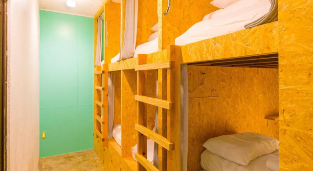 Кровать в общем номере Seawall Hostel