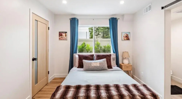 Stylish Sherman Oaks Townhouse W/ 3 Master Suites
