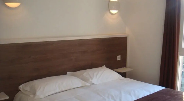 Le Gil De France, Rezervasyon Otel  