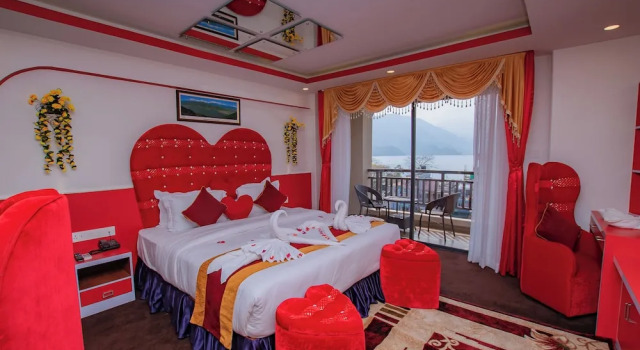 Двухместный люкс Hotel Pokhara Village & SPA