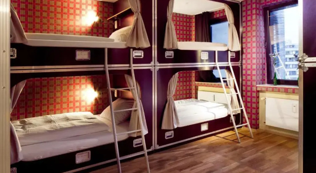 Кровать в общем номере Hostel die Wohngemeinschaft