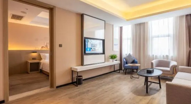 Люкс Deluxe Grace Select Hotel (Shanghai International Tourism Resort Pudong Airport)
