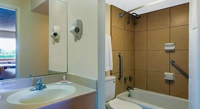 Двухместный номер Standard Super 8 by Wyndham Williamsburg