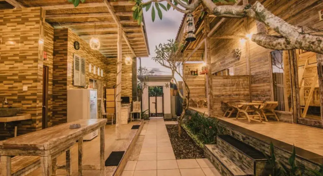 Кровать в общем номере Pange Hostel Lembongan