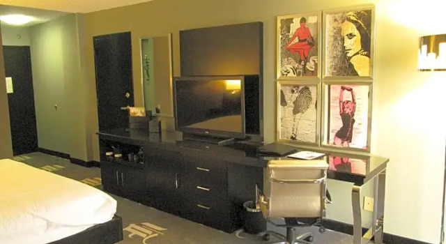 Четырёхместный номер Premium Holiday Inn Select North Dallas
