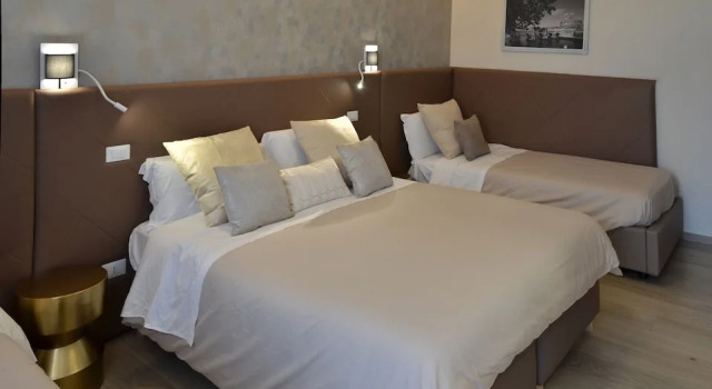Четырёхместный номер Standard с балконом At your Place