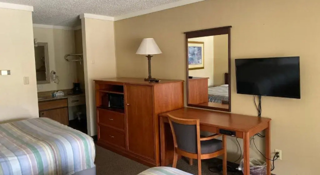 Четырёхместный номер Deluxe Snowshoe Motel