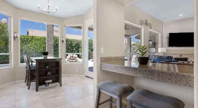 Коттедж Amazing Home in Great Location W/backyard Oasis!