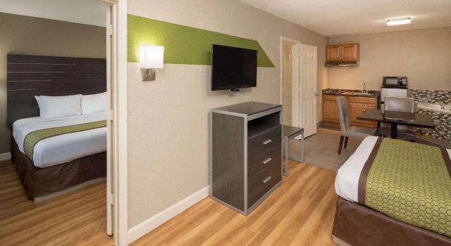 Двухместный люкс c 1 комнатой Clarion Pointe Athens I-65
