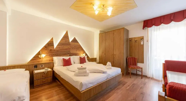 Трёхместный номер Standard с балконом Hotel Ciampian