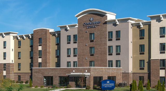 Candlewood Suites Bloomington, an IHG Hotel, Prenota Hotel Hotel a Indiana con piscina, Piscina