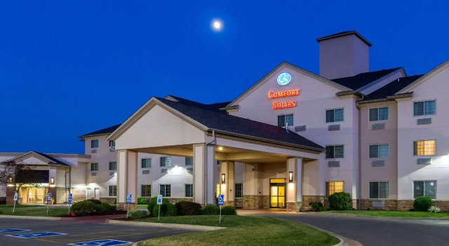 Кровать в общем номере Comfort Suites Burlington