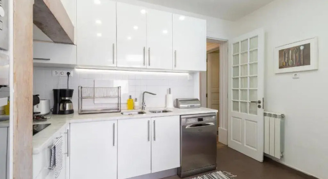 Bright City Center, 10m from subway, 6 rooms, up to 20 PPL