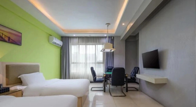 Junyue Business Hotel, Prenota Hotel Contea di Lingao Hainan
