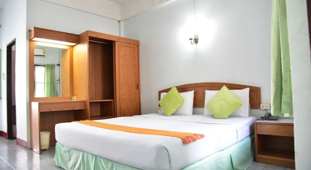 Dragon Serviced Apartment, Забронировать Апартаменты/квартира Отели Центральной Паттайя с завтраком, рядом с Дайвинг центр Seafari, Завтраки