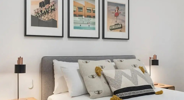 Beautiful 2-storey Unit With Balcony Near Smith St