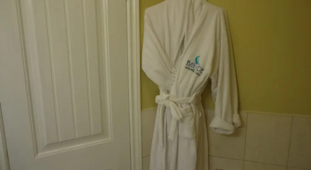 Четырёхместный номер Deluxe Bayside Inn & Waterfront Suites