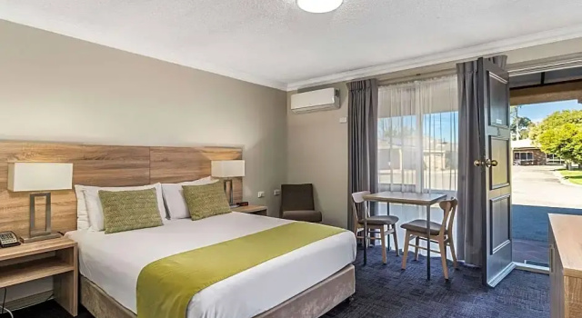 Четырёхместный номер Standard Quality Inn Carriage House