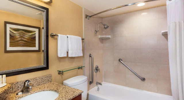Четырёхместный номер Standard Courtyard by Marriott Los Angeles Pasadena/Monrovia