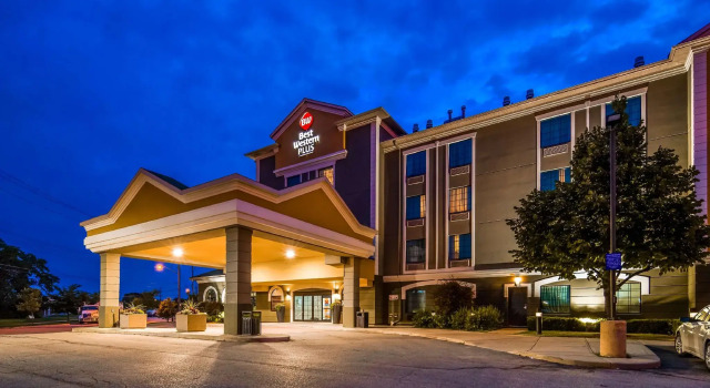 Кровать в общем номере Best Western Plus Executive Inn