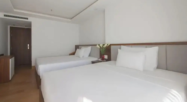 Шестиместный номер Deluxe с балконом The Gold Coast Hotel Nha Trang