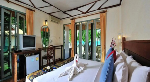 Бунгало рядом с пляжем Koh Ngai Resort